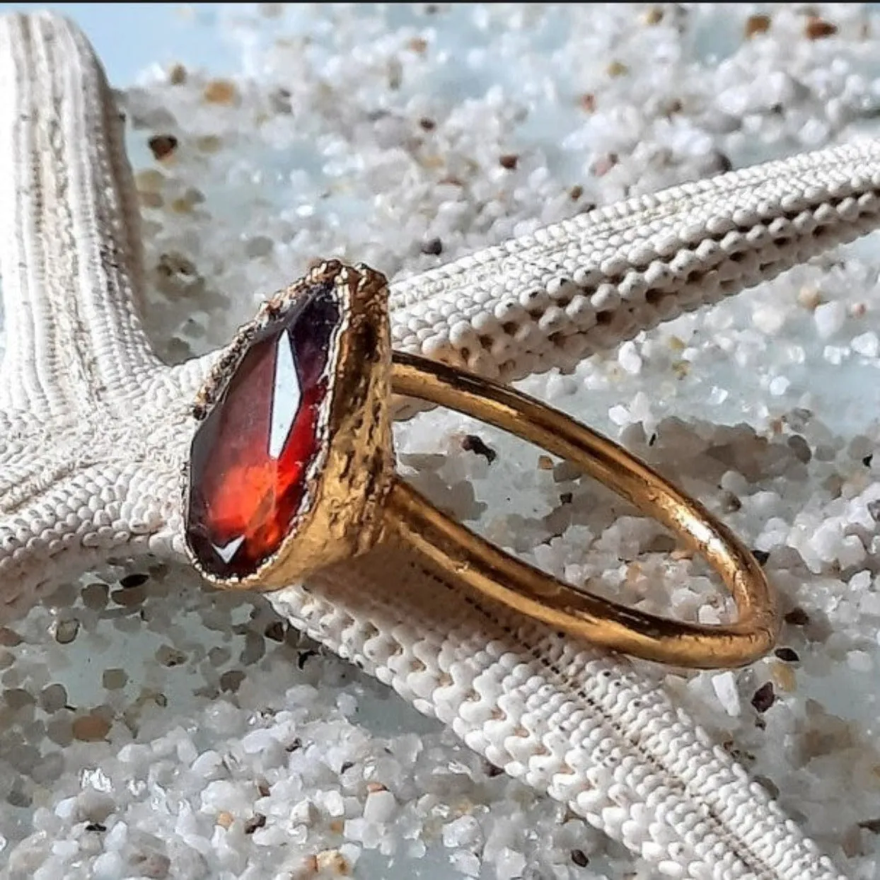 DEEP RED HUES - HANDMADE ELECTROPLATED GOLD / COPPER RING