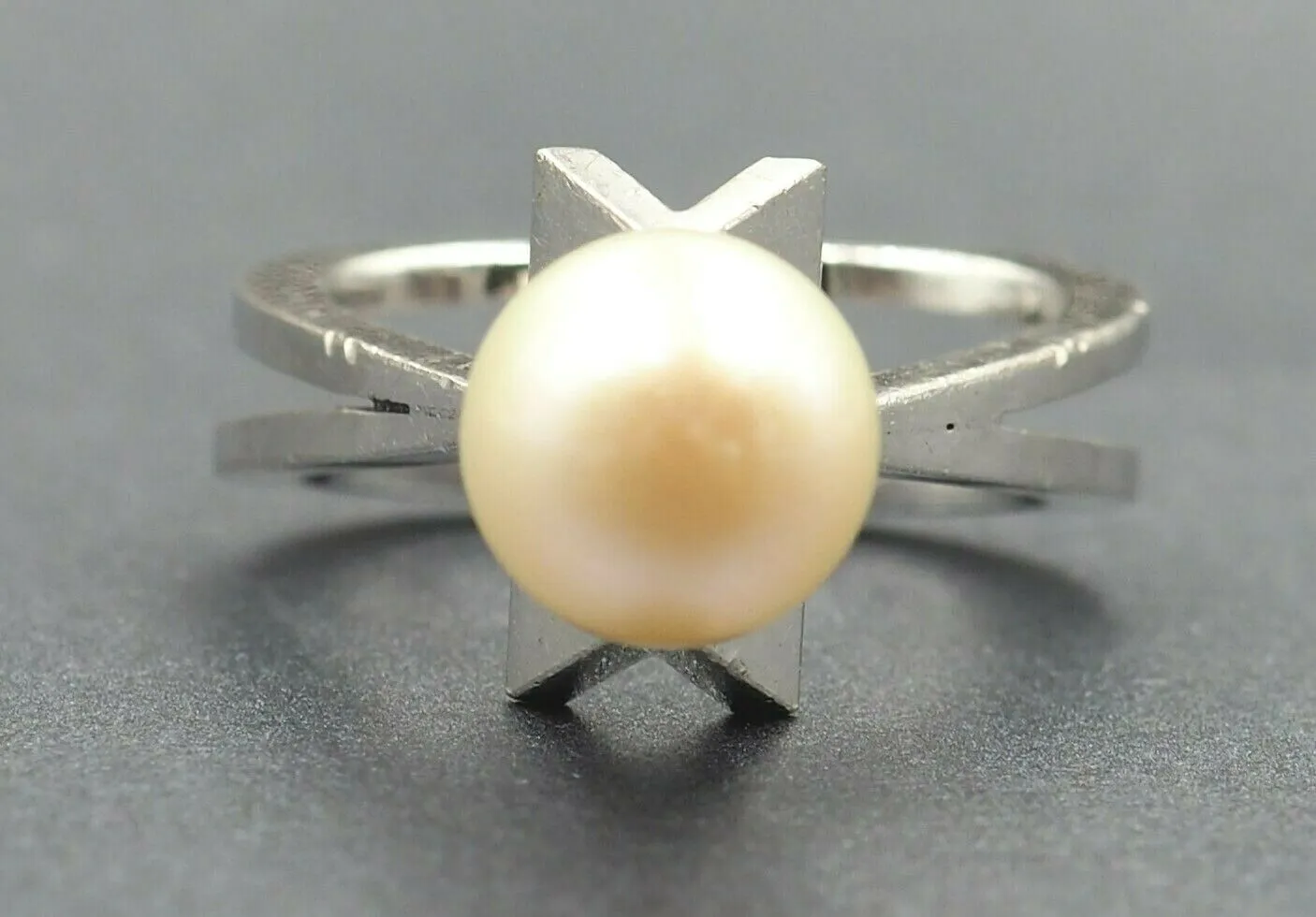 Pearl 14ct White Gold Ring