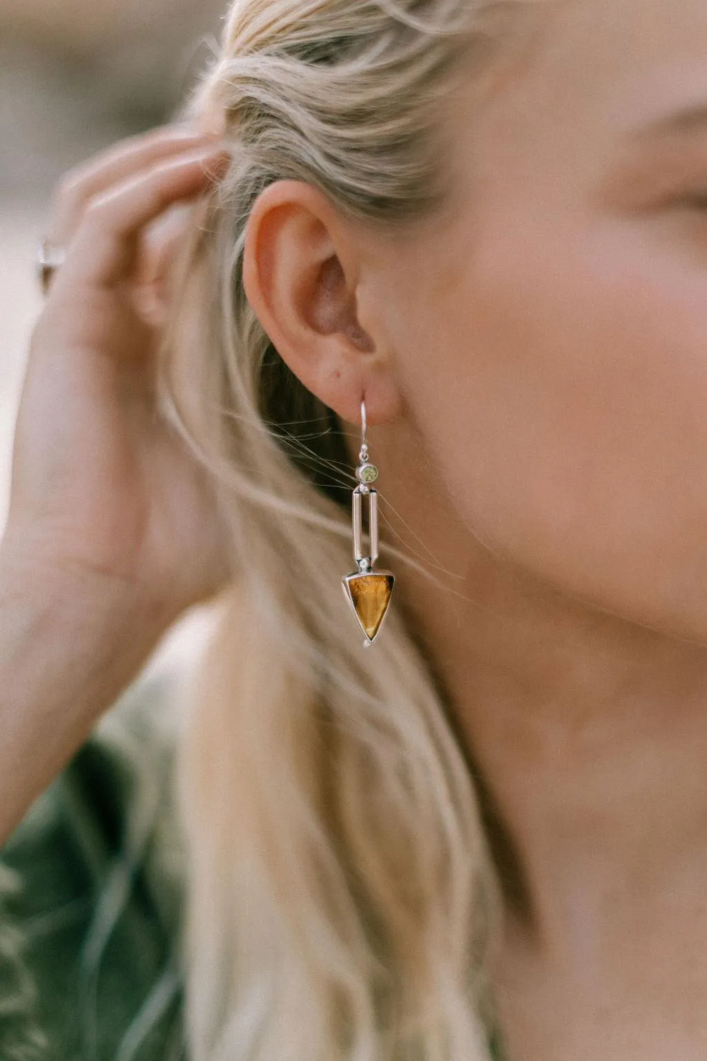 stone arrow amber earrings - sterling silver