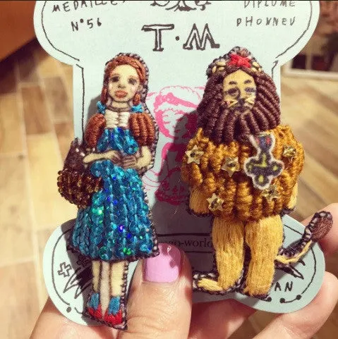 TM - MBC1845 Brooch OZ Girl Lion