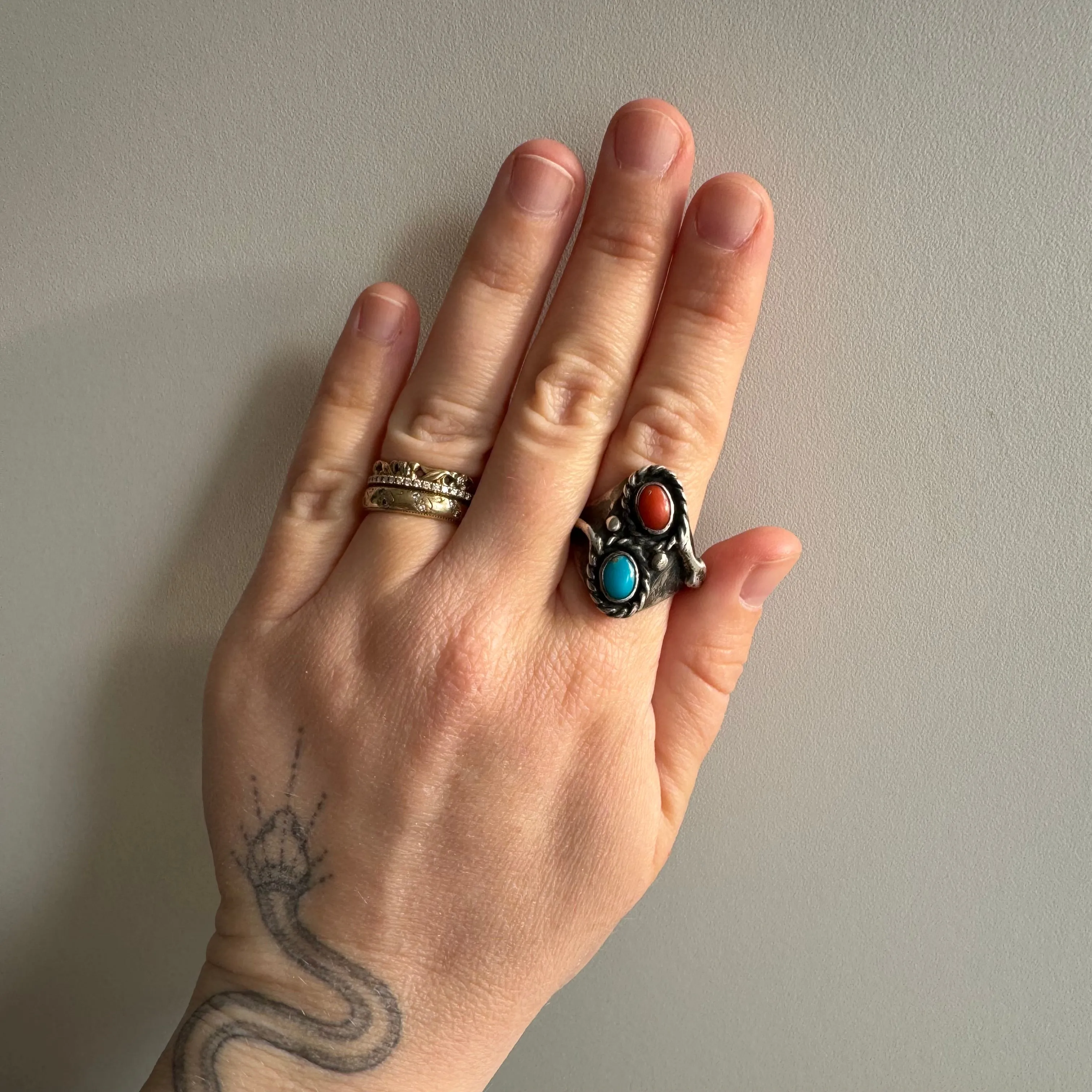 V I N T A G E // secret snake / sterling silver turquoise and coral ring with a sneaky snake / size 9.75