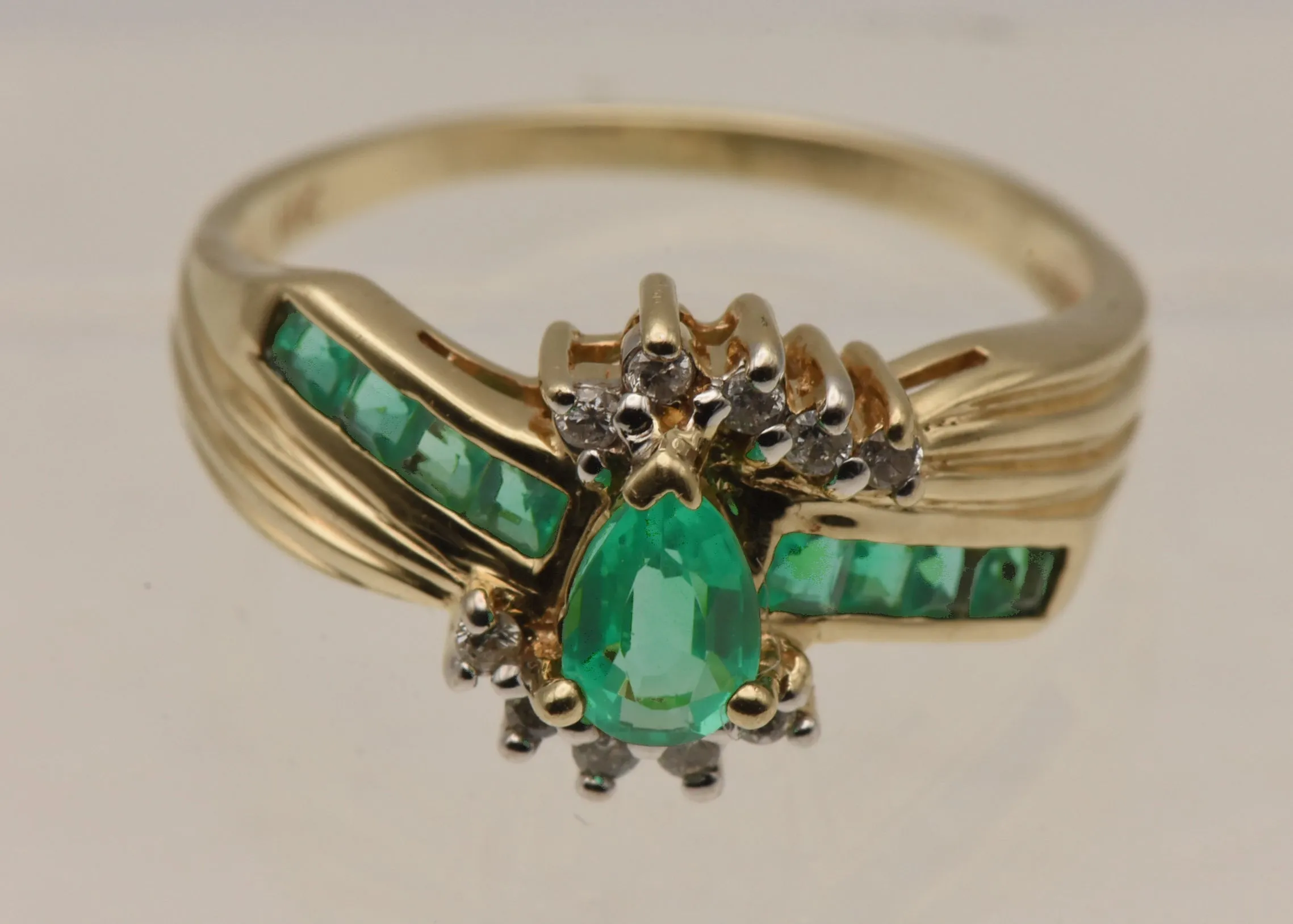 Vintage 14K Gold Synthetic Emerald and Diamonds Ring - Size 8