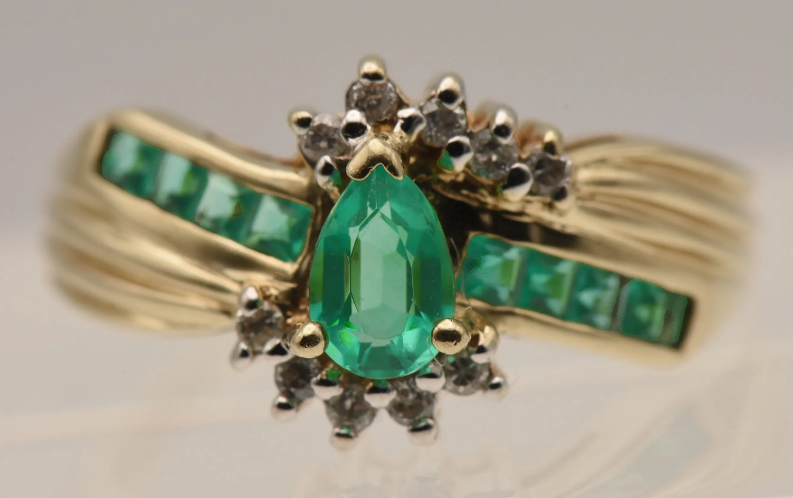 Vintage 14K Gold Synthetic Emerald and Diamonds Ring - Size 8